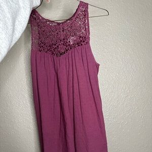 Sleeveless lacy dress
